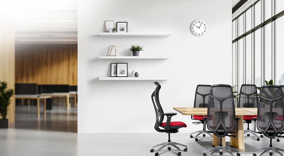 Common Office Seating Mistakes That Cause Chronic Back Problems